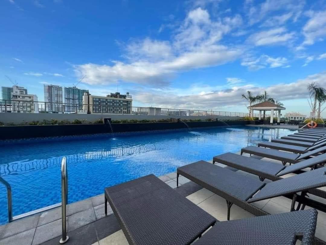 Coast Stay By J 40Th Floor Penthouse Манила Экстерьер фото
