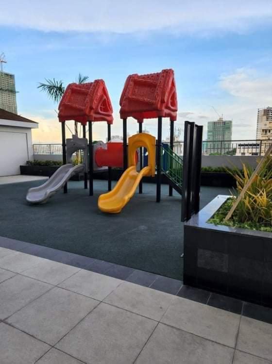 Coast Stay By J 40Th Floor Penthouse Манила Экстерьер фото