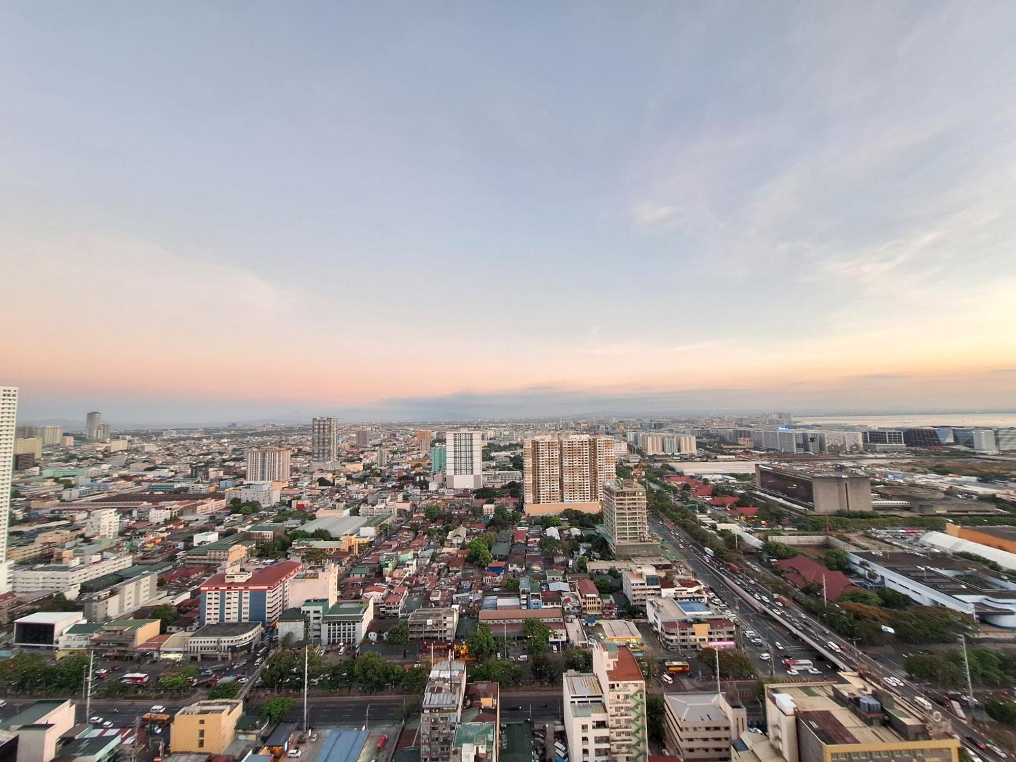 Coast Stay By J 40Th Floor Penthouse Манила Экстерьер фото